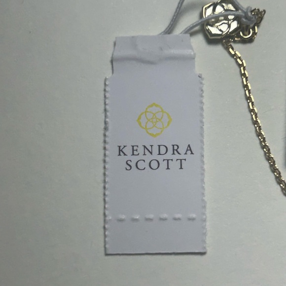 NWT Kendra Scott Mini Elisa Satellite Necklace Gold – Tone Opaque Lilac Stone - Picture 7 of 7
